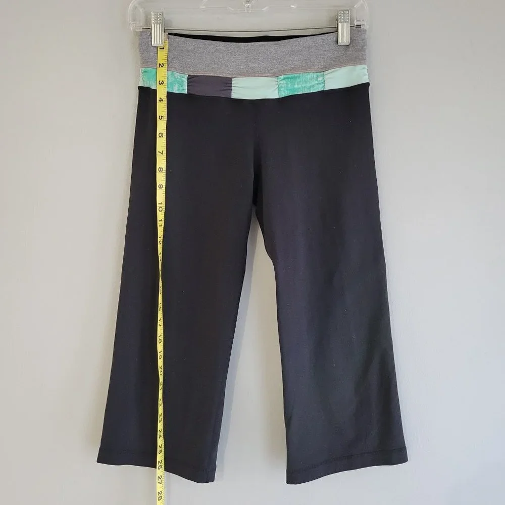 Lululemon Reversable Cropped Work out Leggings Size 4 - Picture 4 of 10
